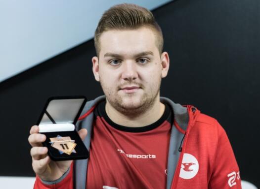 Knight：LCK的四个中单从对线开始就具有攻击性，需要时刻小心